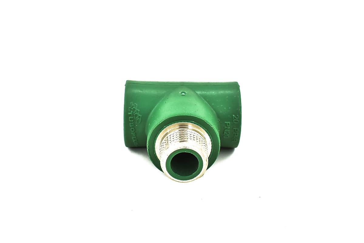 Tee macho de polipropileno con galvanizado 13 x 13 mm (1/2" x 1/2")
