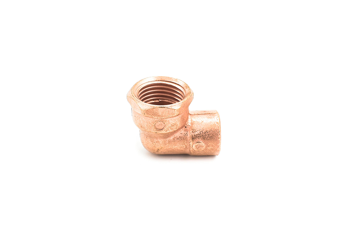 Codo de cobre con interior de fierro 13 mm (1/2