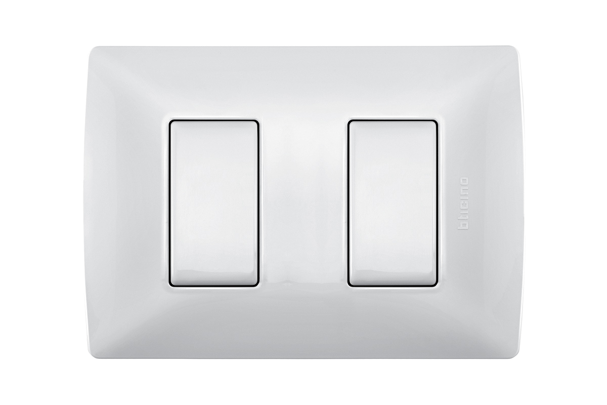 Tapa de resina con chass 2 ventanas, linea Quinzio color blanco Mrida