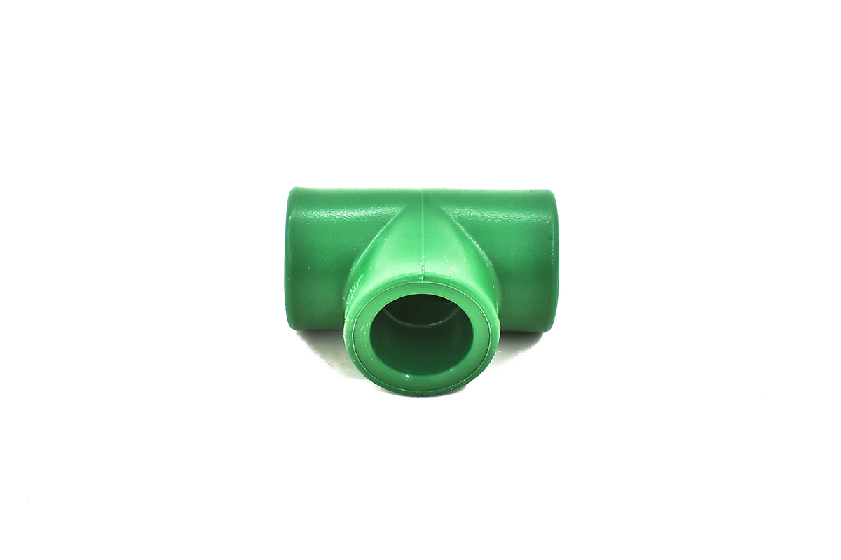 Tee de polipropileno de 13 mm (1/2
