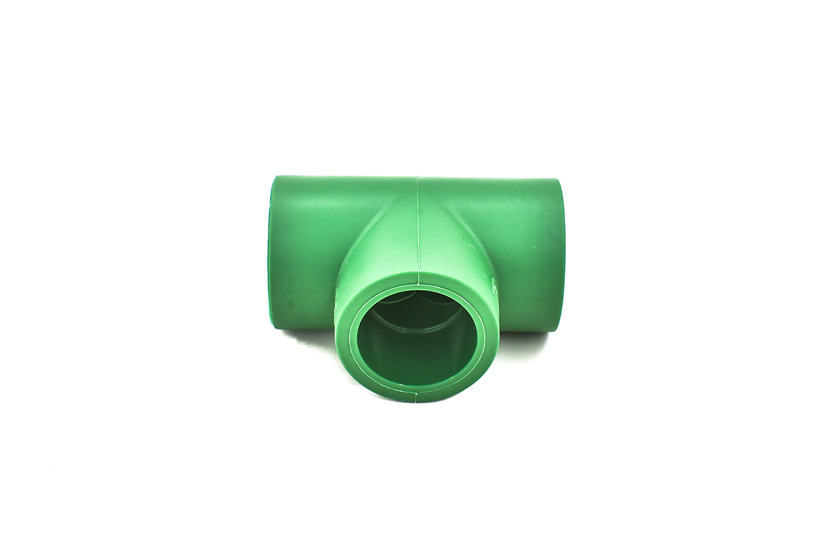 Tee de polipropileno de 19 mm (3/4