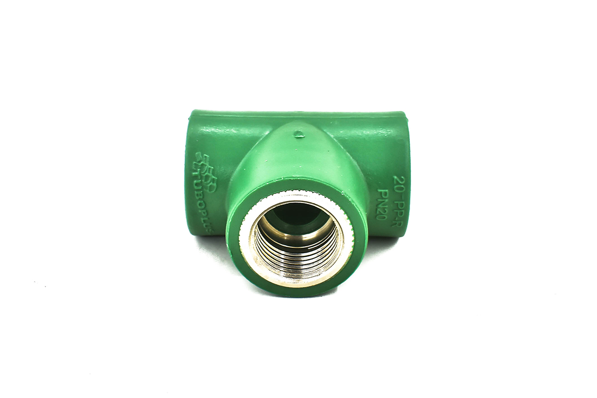 Tee hembra de polipropileno con interior galvanizado 13 x 13 mm (1/2
