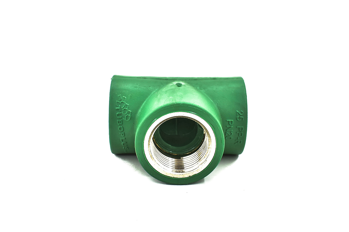 Tee hembra de polipropileno con interior galvanizado 19 x 19 mm (3/4