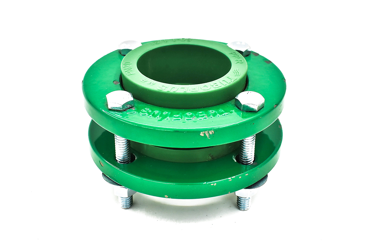 Brida unin de polipropileno 1 1/4 x 1 1/4 